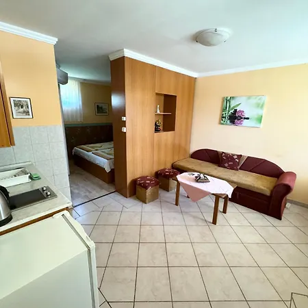 Budai Apartmanhaz Hajduszoboszlo Exterior photo