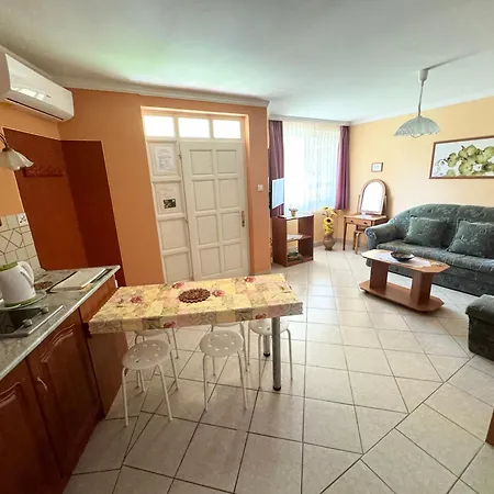 Budai Apartmanhaz Hajduszoboszlo Exterior photo